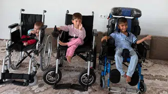 Şırnaklı üç kardeşin hayatını kolaylaştıracak tekerlekli sandalyeler ulaştırıldı