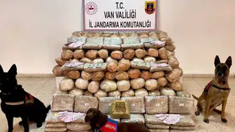 Van jandarmasından tır operasyonu ile büyük miktarda uyuşturucu yakalaması