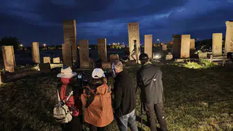 Ahlat Selçuklu Mezarlığı gece ışıklandırmasıyla fotoğrafçıların yeni gözdesi oldu