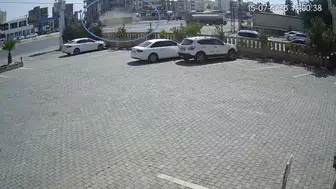 Nusaybin İpekyolu üzerinde seyreden tırın devrilme anı kameraya yansıdı