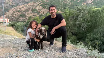 Hakkari'de öksüz kuzu Arif ailenin bir parçası oldu