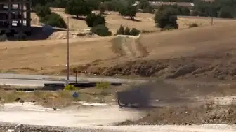 Elazığ’da park halindeki motosiklet nedeni bilinmeyen şekilde küle döndü