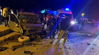 Yüksekova trafiğinde yaşanan iki ayrı kaza sekiz kişiyi hastanelik etti