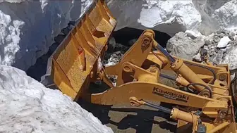 Bingöl dağlarında Temmuz ayında kar mesaisi sürüyor