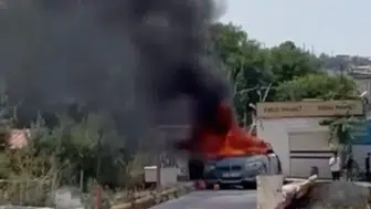 Diyarbakır Sur yolunda seyir halindeki otomobil küle döndü