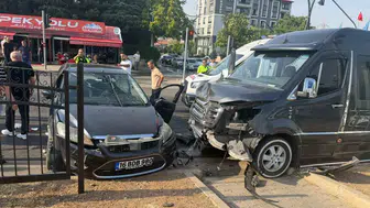Bingöl merkezde iki aracın karıştığı trafik kazasında beş kişi yaralandı