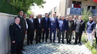 Ağrı Valisi 15 Temmuz gazisini evinde ziyaret etti