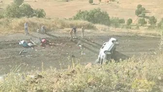 Elazığda kontrolden çıkan kamyonet şarampole uçtu