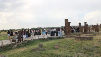 Ahlat Selçuklu Meydan Mezarlığı turistlerin ilgi odağı haline geldi