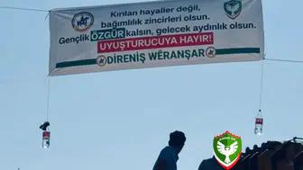 Tribünlerden sokaklara uzanan anlamlı duruş: Amedspor taraftarları Viranşehir'de uyuşturucuya karşı bayrak açtı