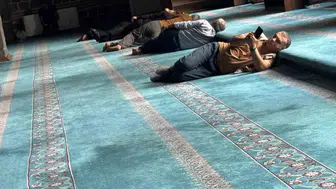 Diyarbakırlılar kavurucu sıcaklardan korunmak için tarihi camilere sığınıyor