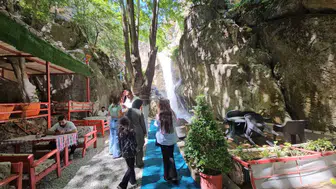 Şemdinli Nehri Şelalesi sıcaklarda serinlemek isteyenlerin yeni adresi oldu