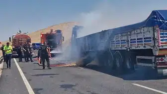 Şanlıurfa yolunda seyir halindeki tırda yangın çıktı