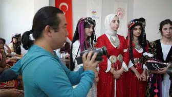 Japon araştırmacı Siirt ezgilerini ve halk kültürünü kayıt altına aldı