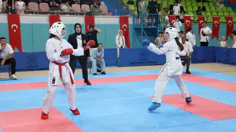 Elazığ’daki karate turnuvasında genç sporcular kürsü için ter döktü