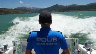 Van Gölü sularında inci kefali koruması için polis devriyeleri sıklaştı