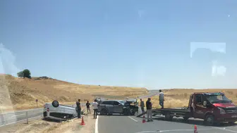 Silvan yolunda iki araç çarpıştı dokuz kişi yaralandı