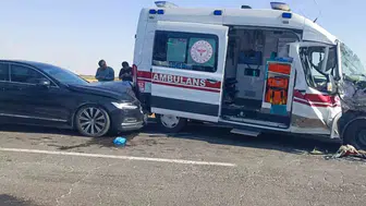 Mardin Nusaybin yolunda hasta taşıyan ambulans zincirleme kazaya karıştı