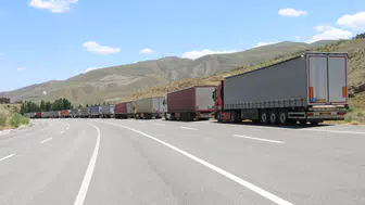 Esendere Gümrük Kapısında TIR Kuyruğu 12 Kilometreyi Buldu