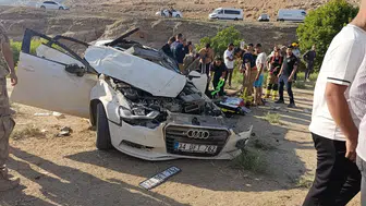Şırnak Güçlükonak yolunda meydana gelen trafik kazasında dört kişi ağır yaralandı