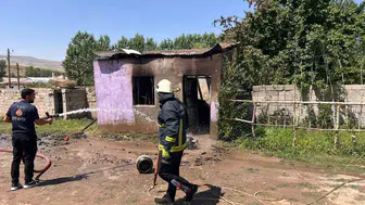 Van Tuşba'da çıkan odunluk yangını korkulu anlar yaşattı