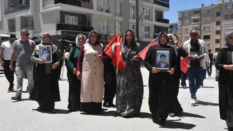 Van'da evlat nöbeti tutan aileler çocuklarına kavuşmanın sevincini yaşıyor