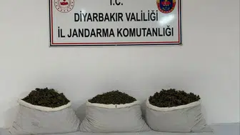 Diyarbakır genelindeki geniş çaplı uyuşturucu operasyonunda 107 kilo esrar yakalandı
