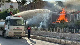 Ahlat ilçesindeki iş yeri bahçesinde çıkan yangın kontrol altına alındı