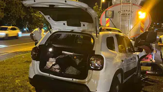 Çınar ilçesinde otomobilin sulama aracına çarptığı kazada üç kişi yaralandı