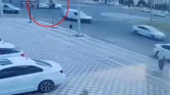Kayapınar’da kontrolden çıkan otomobil elektrik direğine çarptı