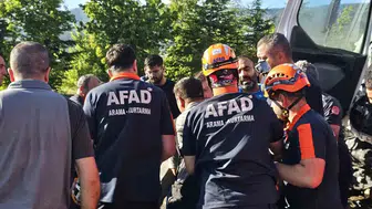 Elazığ yolunda tır kazası sonucu bir sürücü araçta mahsur kaldı