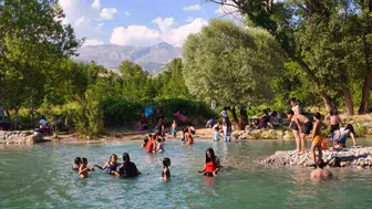Çemişgezek halkı kavurucu sıcaklardan Tağar Çayı kenarında serinleyerek kaçıyor
