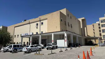 Siverek yolunda otomobil traktöre çarptı