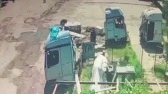 Silopi sokaklarında köpek dehşeti yaşlı vatandaşı hedef aldı
