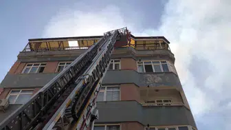 Elazığ merkezde apartman çatısında çıkan yangın paniğe neden oldu?