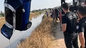 Şanlıurfa Arıcan mahallesinde dereye uçan otomobilin sürücüsü her yerde aranıyor