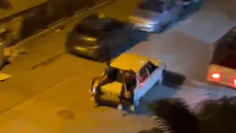 Bagajda yolculuk eden genç, frenle yola savruldu