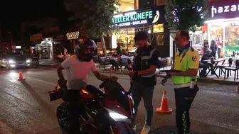 Kovancılar’da gece denetimi Polis caddeyi didik didik aradı