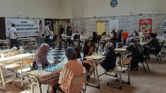 Çaldıranlı öğrenciler yaz kursunda satrançla strateji geliştirdi
