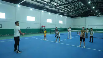 Muşta gençler yaz tatilini kort tenisi ile verimli hale getiriyor