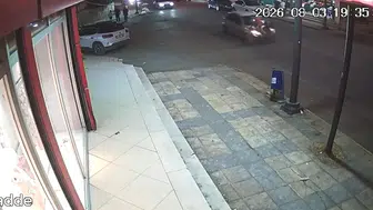 Batman'da otomobil ve bisikletin karıştığı kaza güvenlik kamerasına yansıdı
