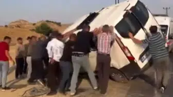 Kozluk yolunda devrilen minibüs bir kişinin yaralanmasına yol açtı