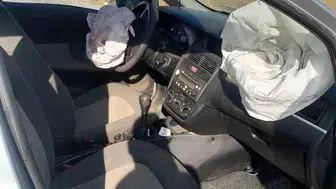 Başkale yolunda iki otomobil çarpıştı 7 kişi hastanelik oldu
