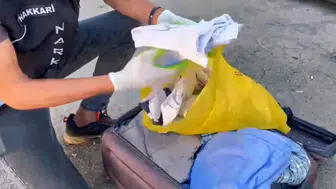 Yüksekova yolcularına yönelik denetimde kıyafetlerin arasına gizlenmiş uyuşturucu bulundu