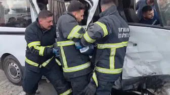 Batman yolunda iki minibüsün karıştığı kazada dokuz kişi yaralandı