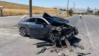 Elazığ yolunda iki aracın karıştığı kazada altı kişi hastanelik oldu