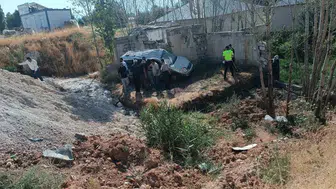 Van Erciş yolunda kamyonet devrildi