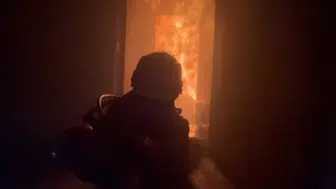 Diyarbakır'daki plazada yangın söndürme anları kask kamerasında