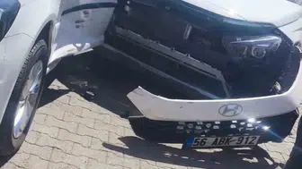 Siirt Kooperatif Mahallesi yolunda iki araç çarpıştı