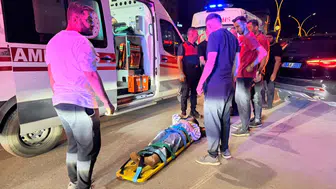 Yüksekova'da kontrolden çıkan otomobil park halindeki araçlara çarptı